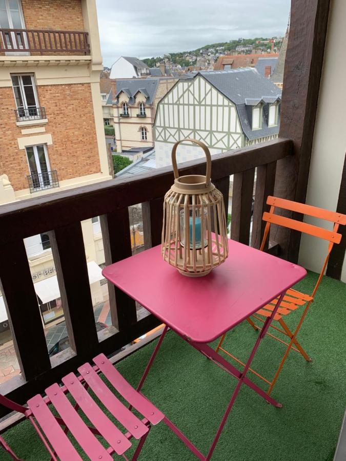Duplex Au Coeur De Deauville Avec Vue Imprenable Et Parking Prive ภายนอก รูปภาพ